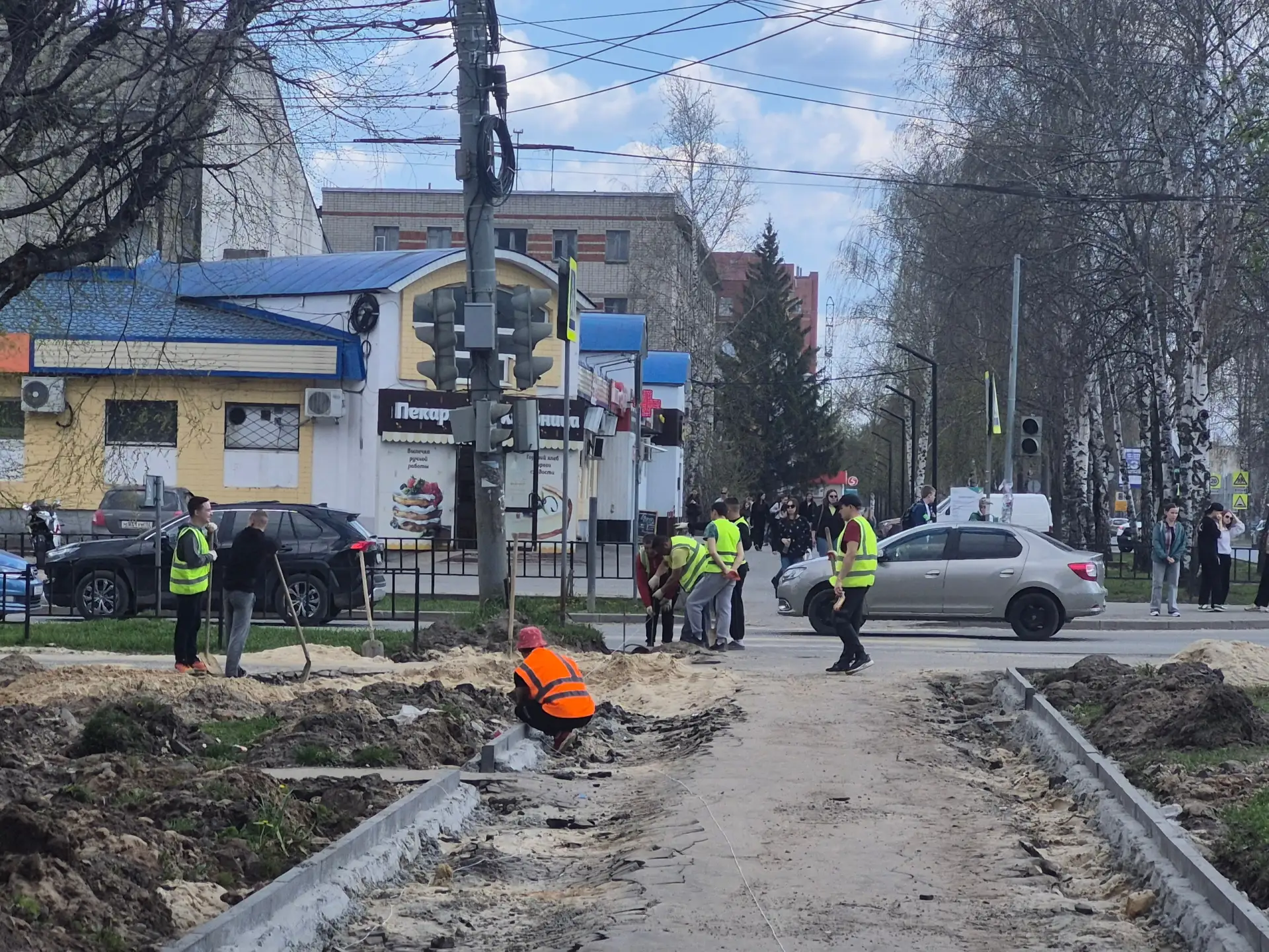 Пешеходная зона по нечётной стороне ул. Строителей от дома 3 до ул. Прохорова обретает новые очертан