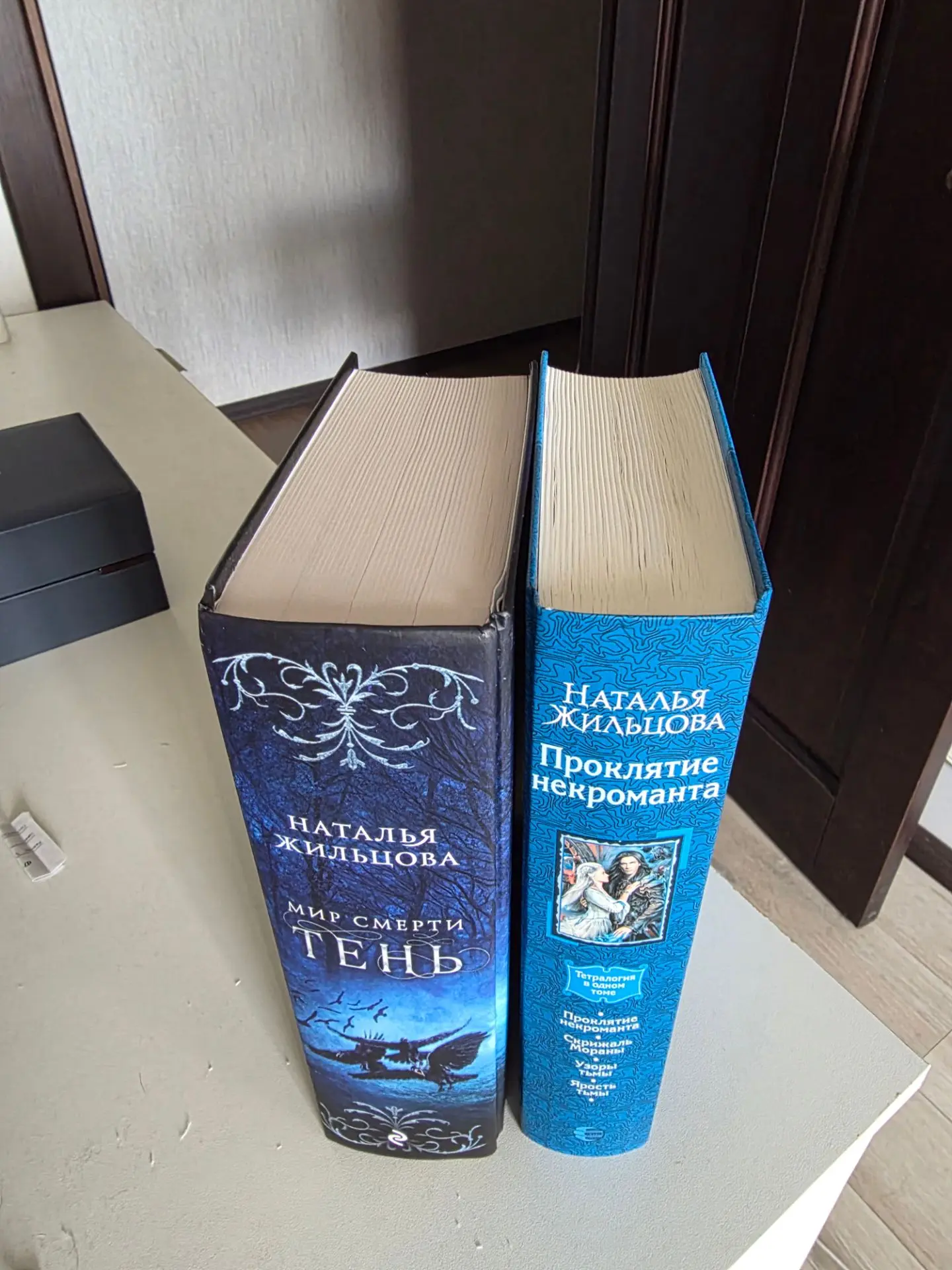 Сравнила омнибусы Теньки от Эксмо и от Альфа-книги в размерах. Кто тут царь-книжка? 😅