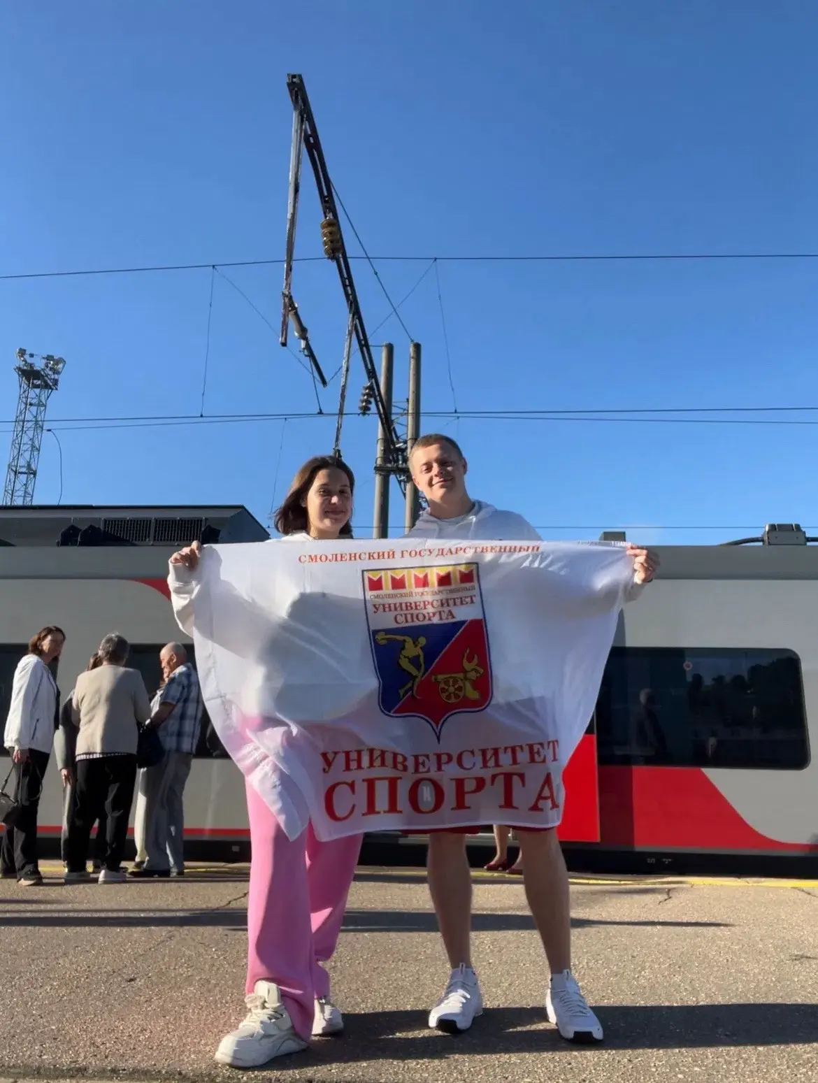 ⭐️ НАШИ В ФИНАЛЕ: СЕМЬЯ КОРОЛЬКОВЫХ ОТПРАВЛЯЕТСЯ В МОСКВУ! ⭐️

Наши студенты продолжают покорять вер