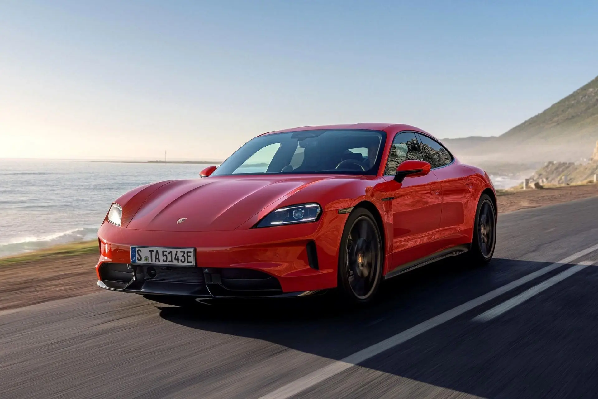 Для Porsche Taycan теперь доступны фальшивая коробка передач и нарисованный тахометр

Компания Porsc