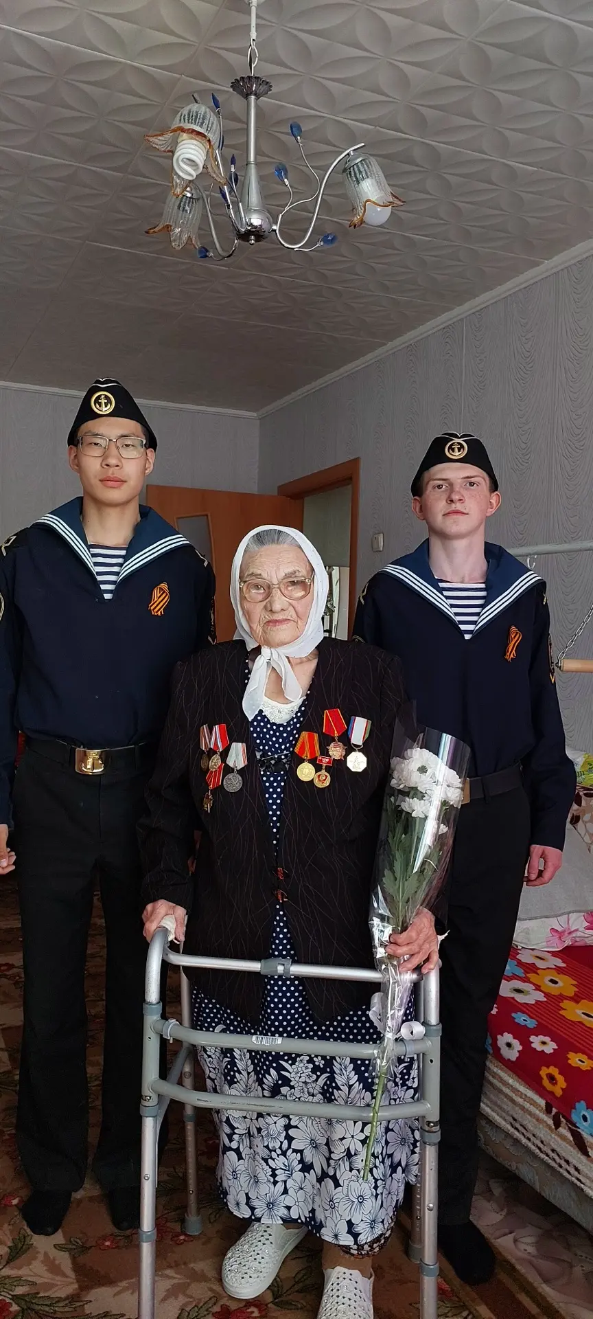 ИМ ТАК ПРИЯТНА НАША ТЕПЛОТА.  Поколение победителей фашизма будет жить в нашей памяти всегда, ведь, 