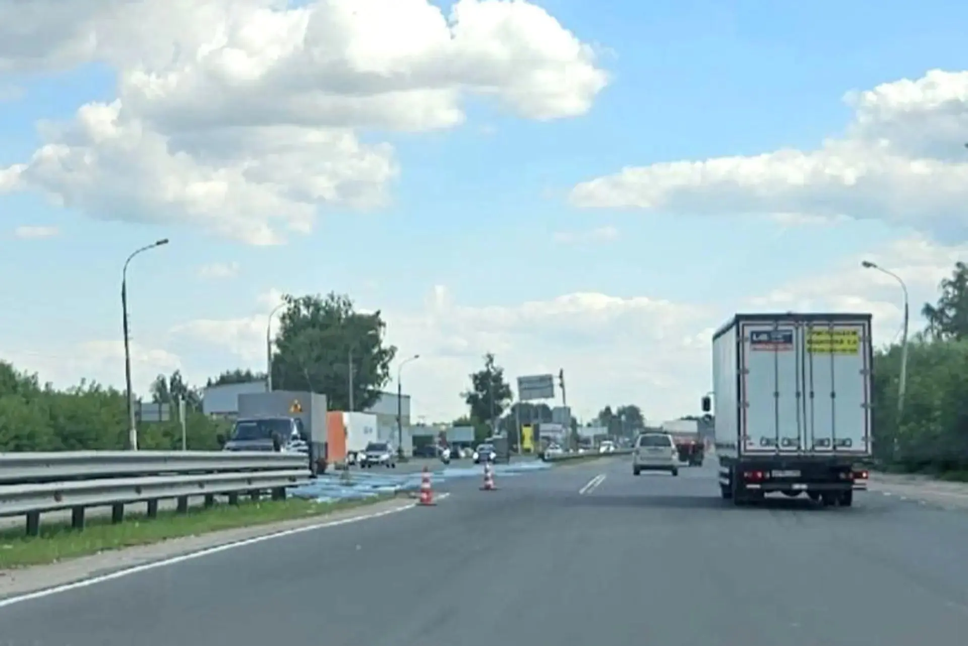 Около Кстовского поста ДПС устанавливают ограждение, места для разворота теперь не будет.

👉Подписа