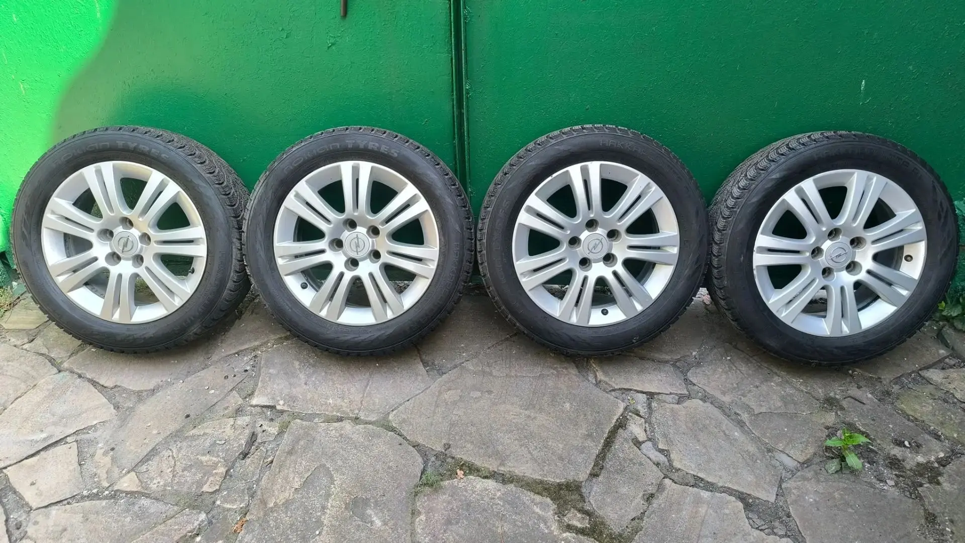 Продам комплект колес на оригинальных дисках GM r16 производства Германия, стояли на Op...