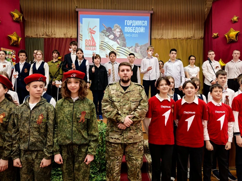 Сегодня в МАОУ СОШ №10 прошёл трогательный праздничный концерт, посвящённый Дню Победы! 🎶❤️ Это собы