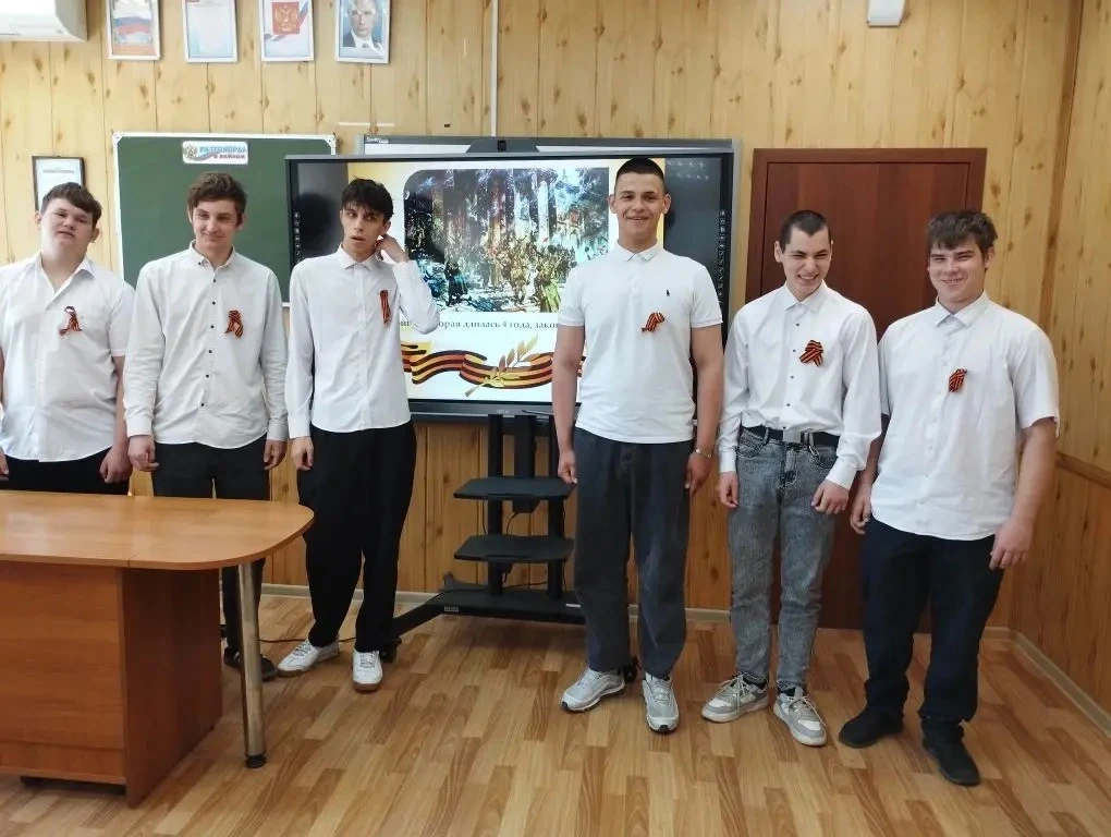 ✅В группе СВ-25 с куратором Кретовой Р.В.прошел классный час на тему "Судьбы, опаленные войной". Сту
