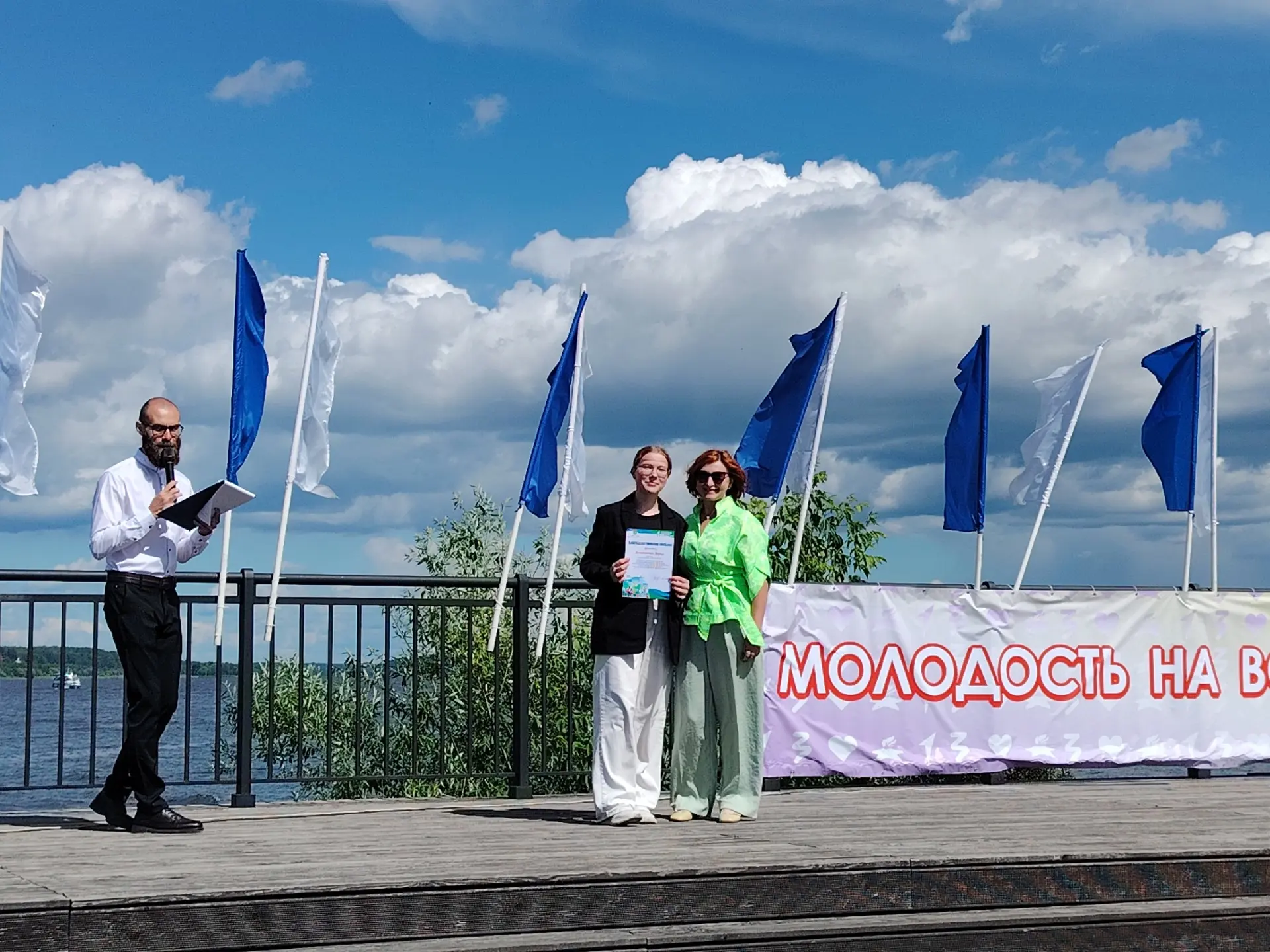 🎉 Гордимся нашей Дарьей Астапович! 🎉

В День города Кинешмы Дарья была отмечена за активную волонт