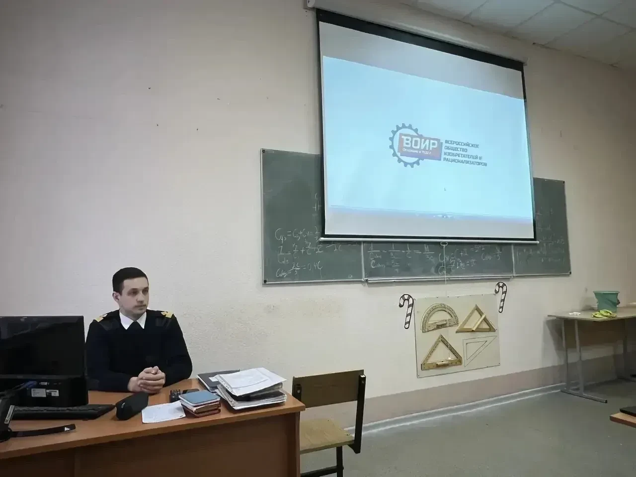 В рамках проведения еженедельного элективного курса "Разговоры о важном" в учебных группах Транспорт