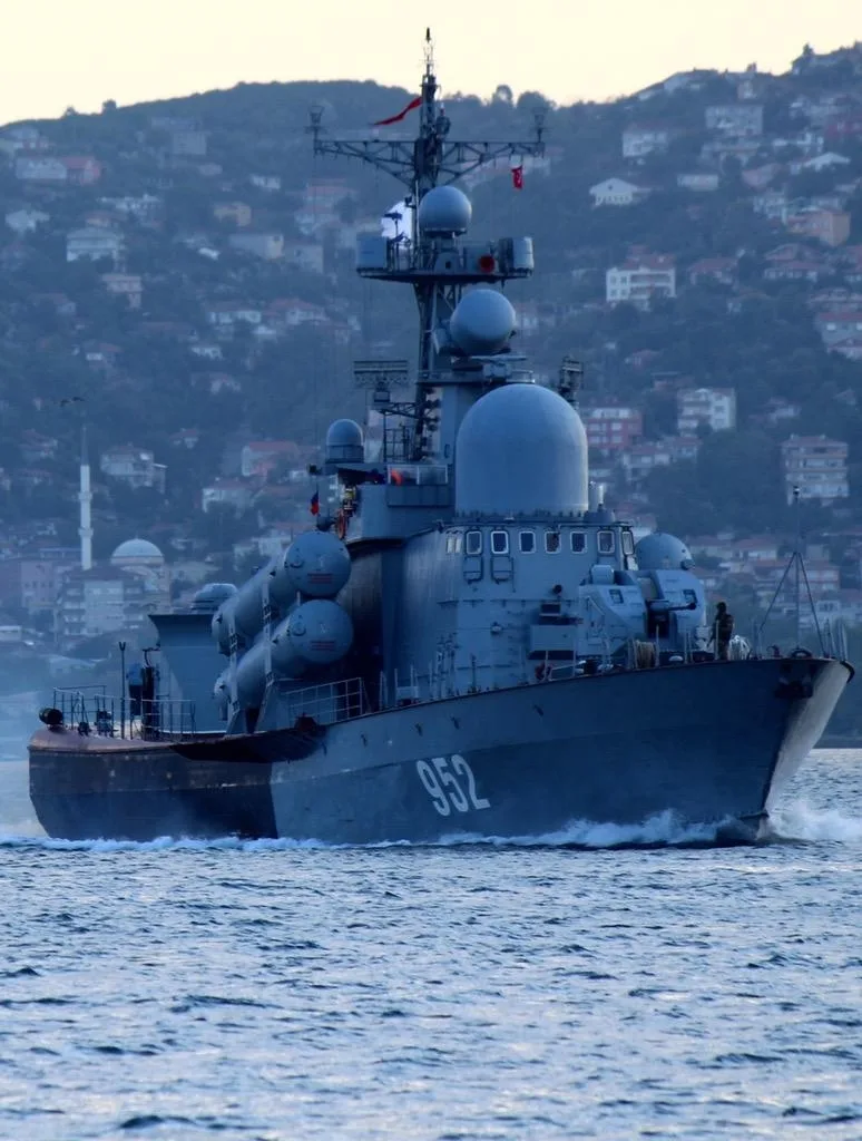 РКА "Р-109" КЧФ впервые в проливе Босфор. Сентябрь 2015. Это была первая боевая служба ...