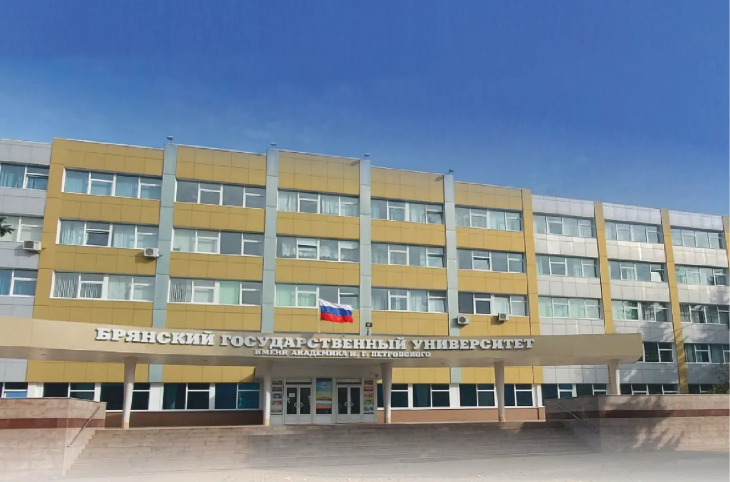 📸Делимся с вами видами родного университета — такими привычными и оттого особенно доро...