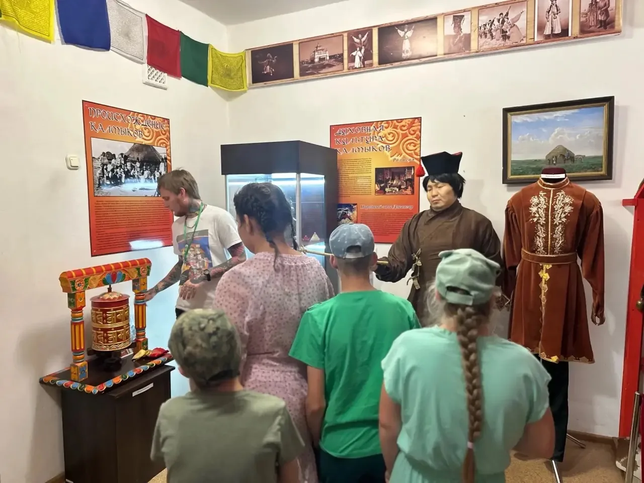 ✨ Волонтёры отряда «Горящие сердца» в поисках привидений! ✨

Говорят, в подвалах Старой Сарепты живу