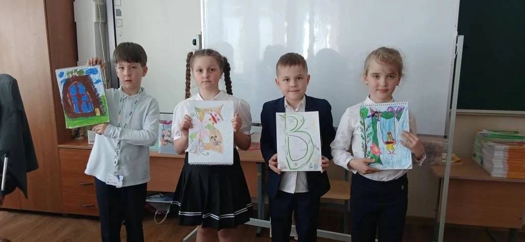 🎨✨ Маленькие художники в деле!   Ученики 1 классов под руководством учителя изобразительного искусст