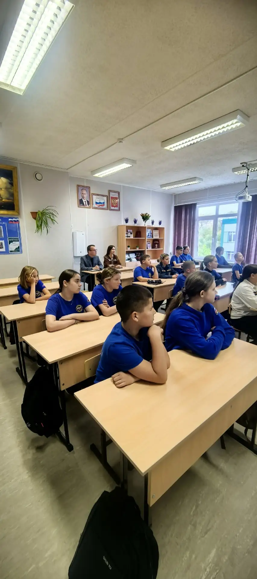 3 сентября под руководством учителей  истории :"Кулаева М. Н., Охапкиной О. С., Вещагин...