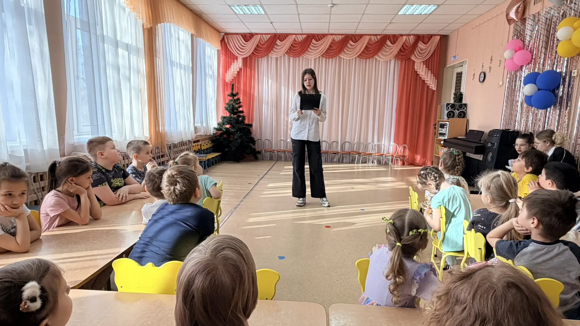 🎭 Театр начинается с детства!  Сегодня, 27 марта, во Всемирный день театра, ученики 6 и 8 классов шк