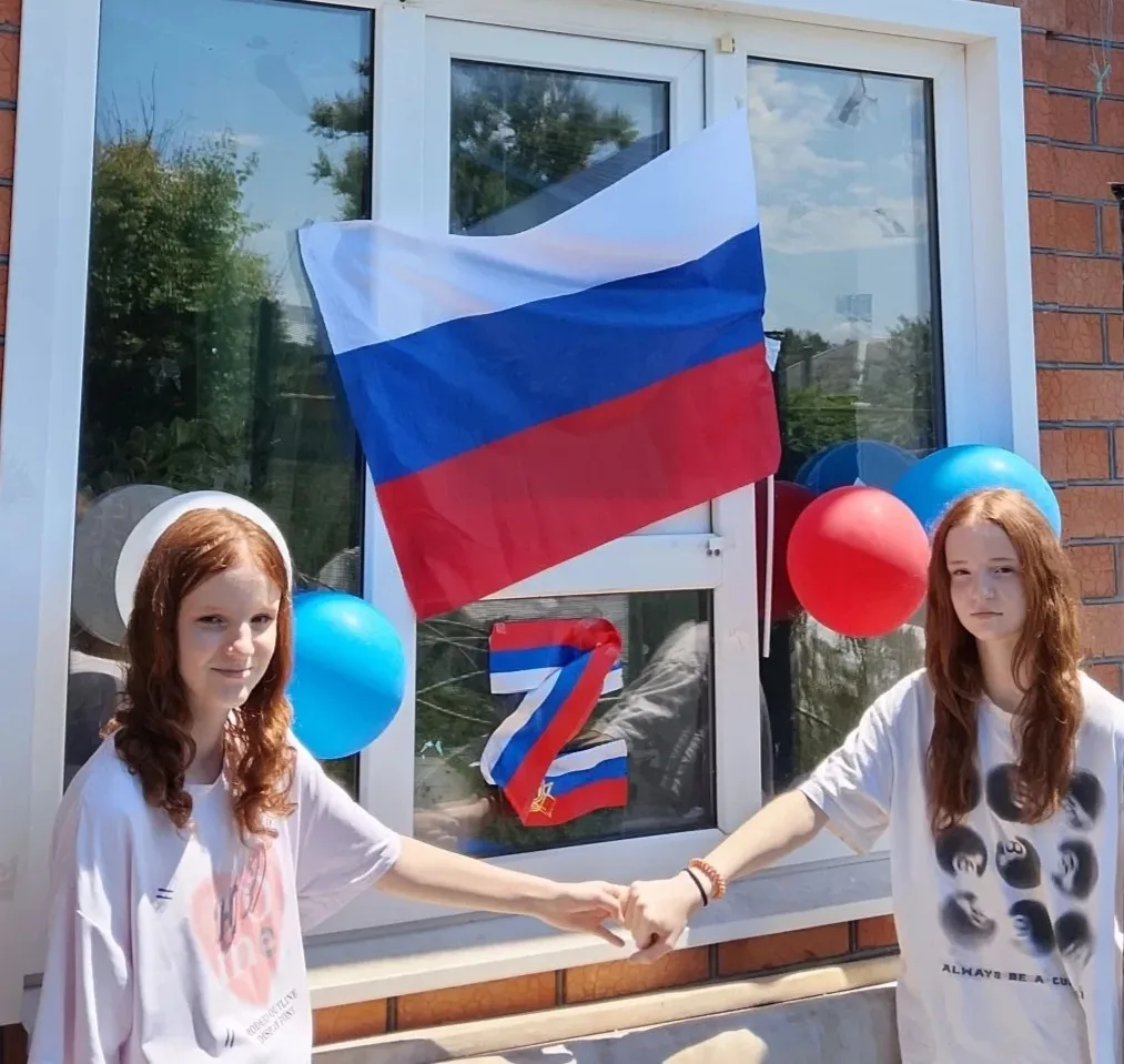 🇷🇺  ОКНА РОССИИ🇷🇺 
🇷🇺  Активисты Движения Первых присоединились к Всероссийской акции "Окна Ро
