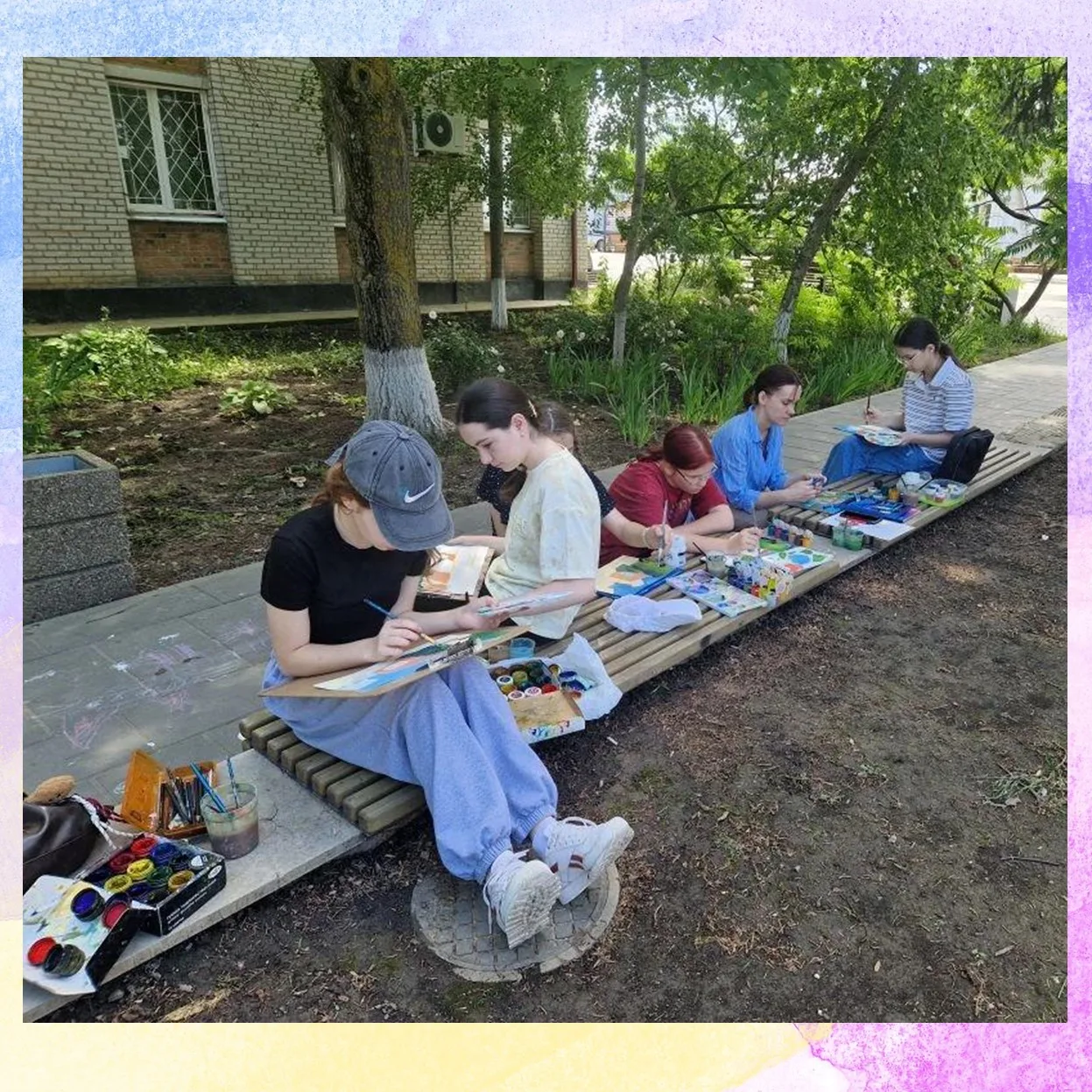 🎨 Краски, солнце и свежий воздух: у юных художников Веселовского района прошёл пленэр