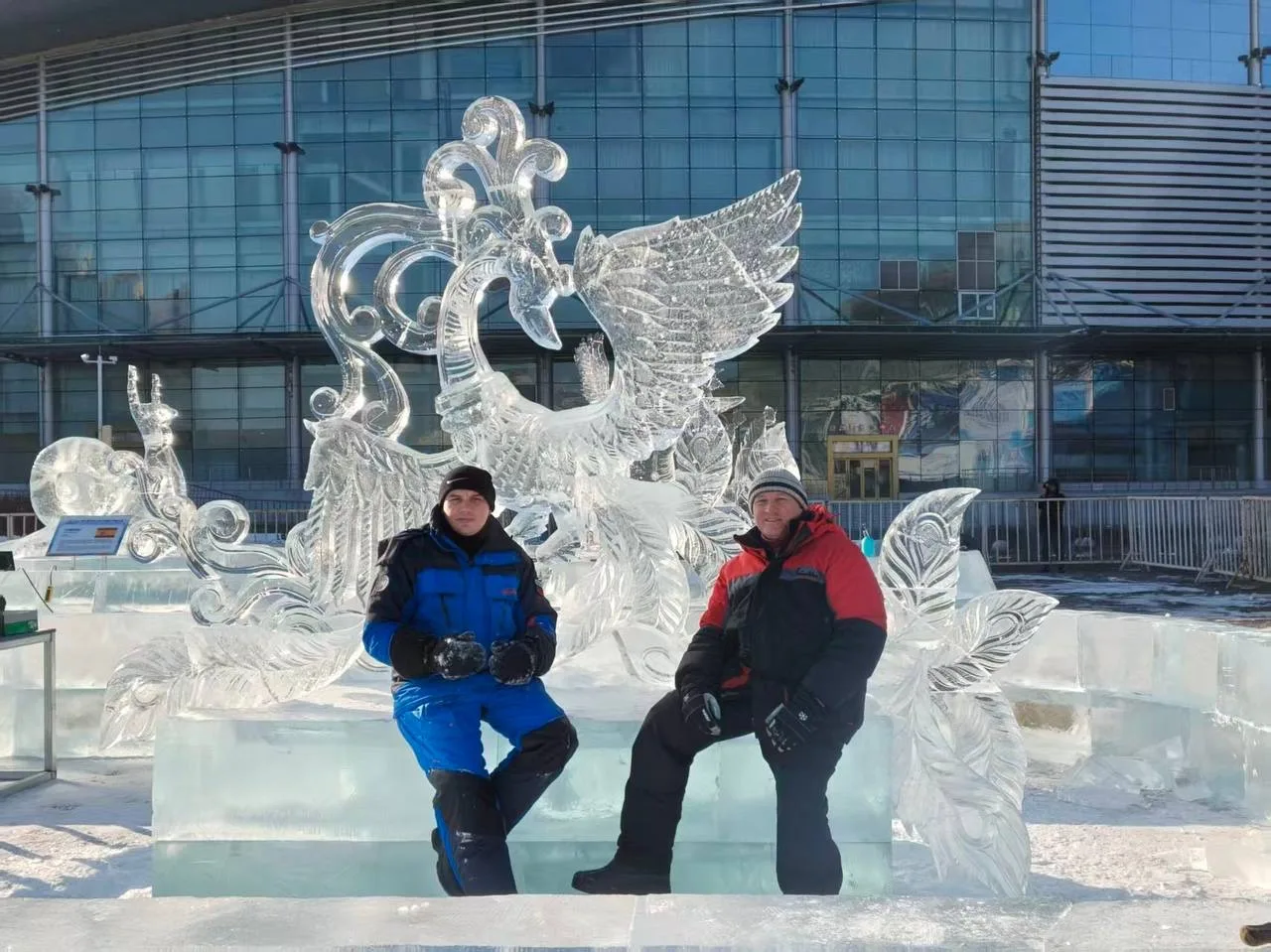 Четверо екатеринбуржцев принимают участие в Международном фестивале льда и снега. Он проходит в кита