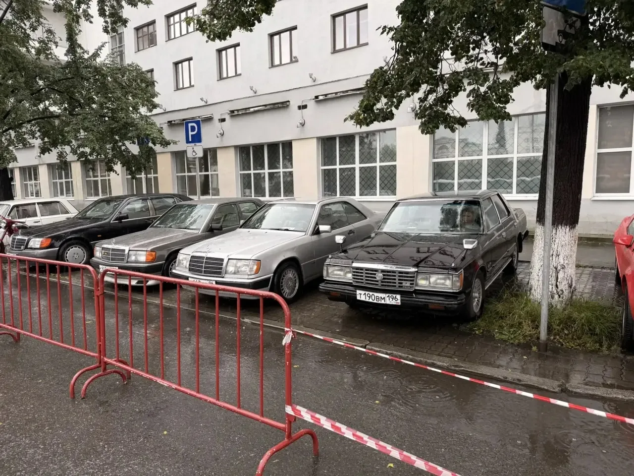 На улице Горького прошла выставка ретро автомобилей 🚘

Поснимали немного для тех, кто не смог посет