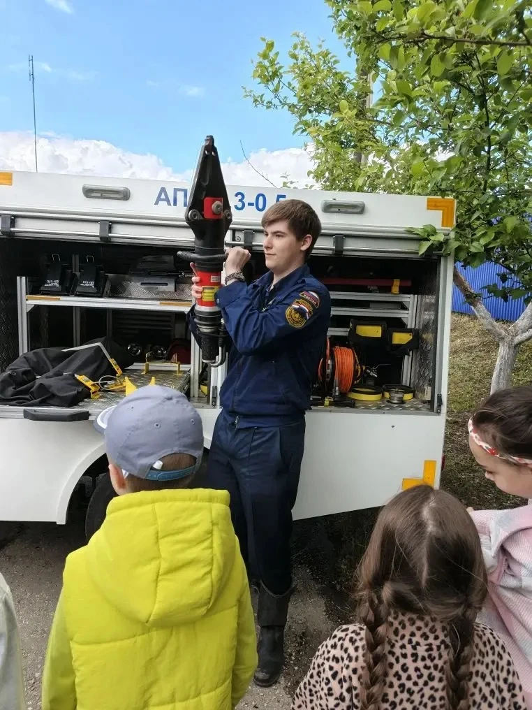 🌟ЛЕТНИЕ КАНИКУЛЫ🌟

🚒Учащиеся 1 «А» класса вместе с педагогом, Жориной Еленой Анатольевной и родит