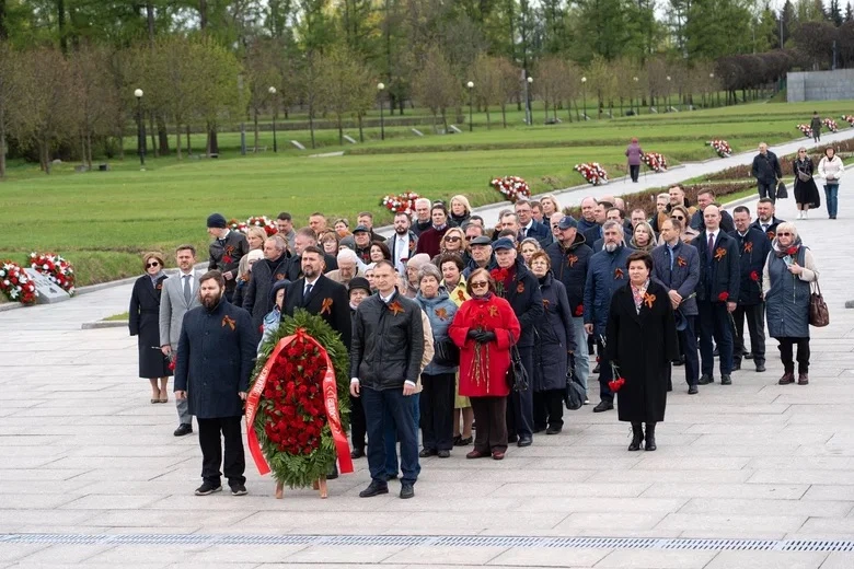 🎗️В преддверии 81 годовщины Великой Победы ветераны и сотрудники ТЭКа и «Теплосети» поклонились памя