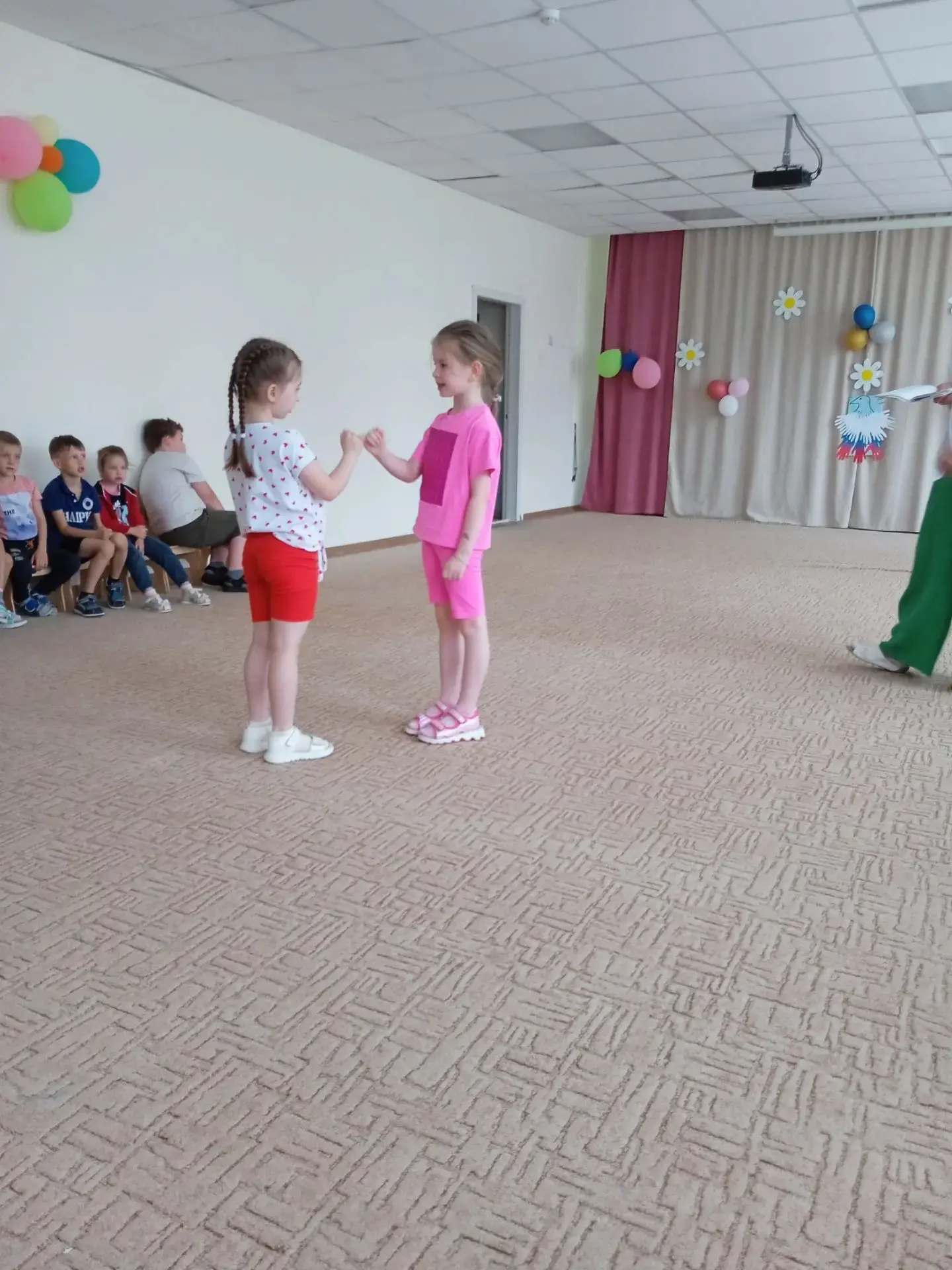 Кто сказал, что в садике не бывает настоящей дружбы? 👭👫 Еще как бывает! В нашем детск...