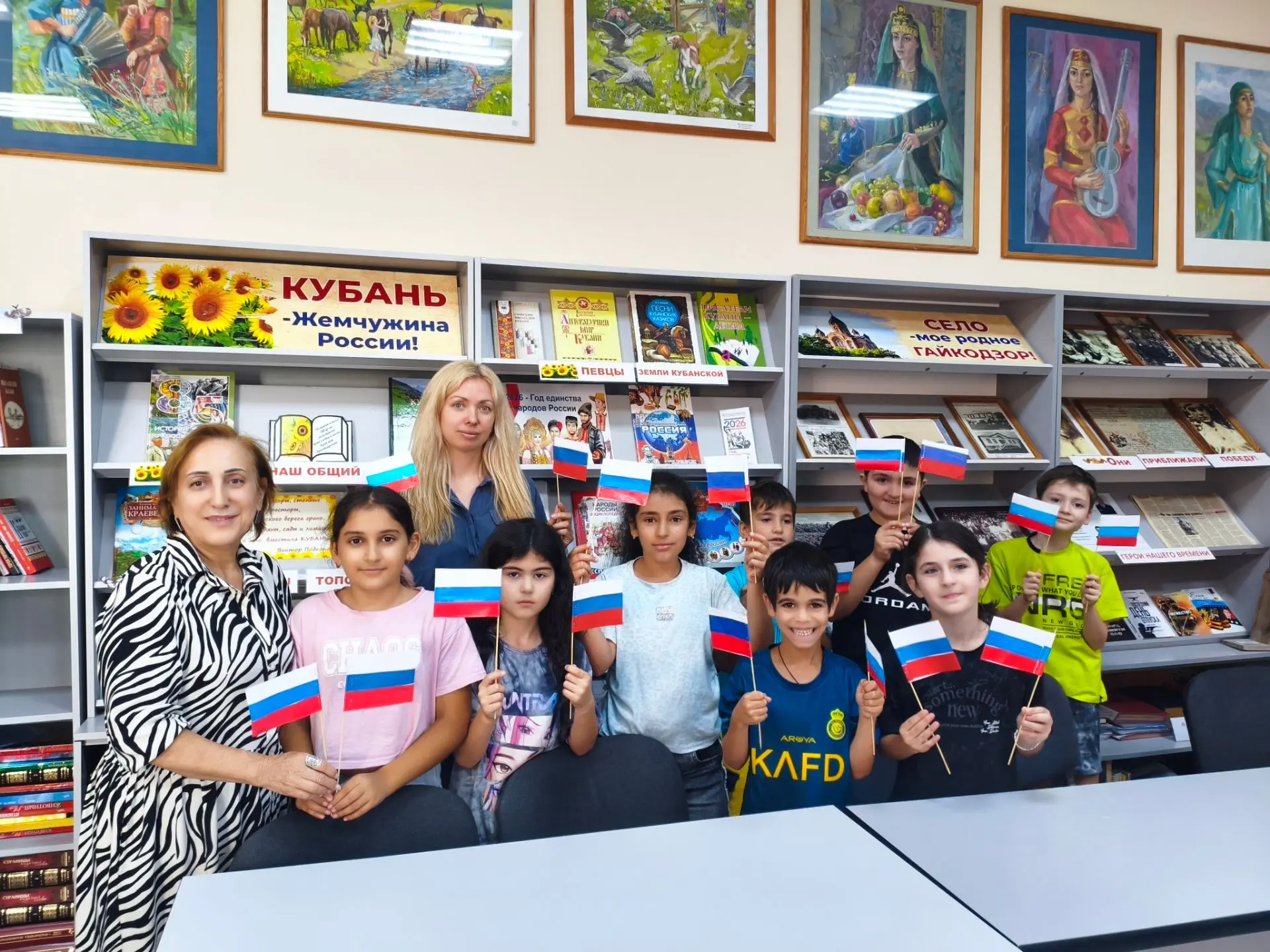 В Доме культуры села Гай-Кодзор состоялось мероприятие «Флаг державы — символ славы», п...