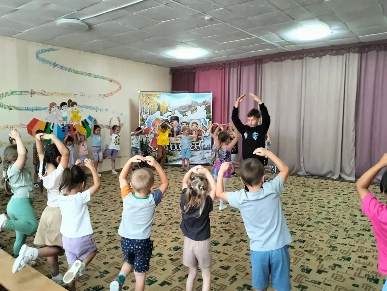 ❤️В нашем детском саду N4 «Светлячок» состоялась удивительная встреча с тренером по фиг...