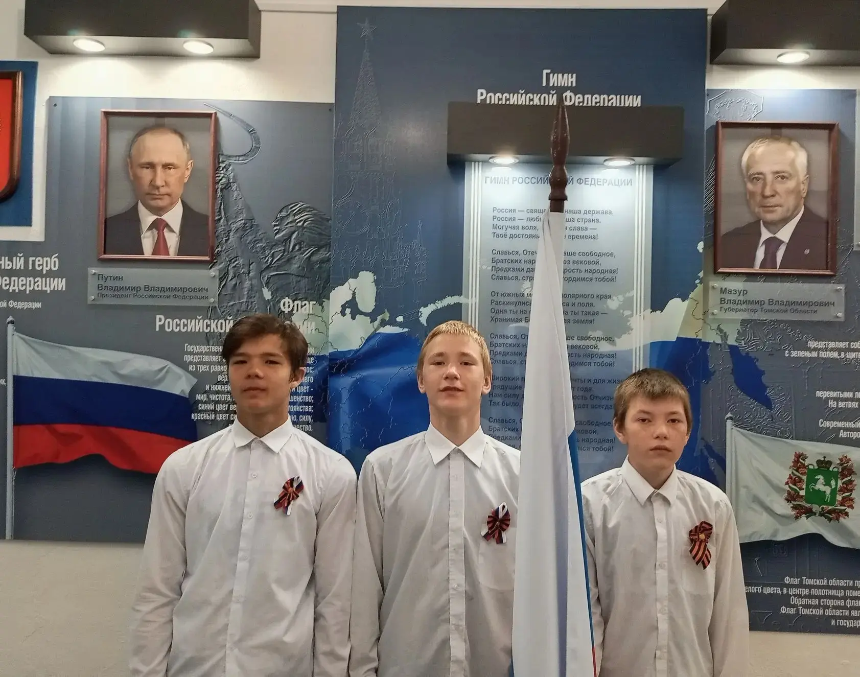🇷🇺Сегодняшнее утро в нашей школе началось с торжественной линейки. По традиции мы встретили учебну