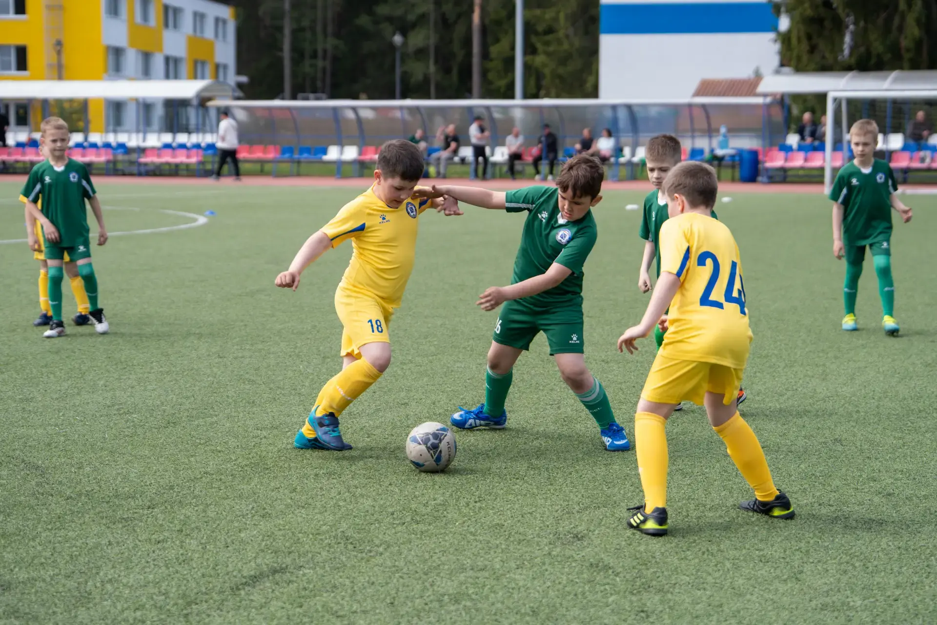 ⚽️ Футбол объединяет юные таланты!  В детском центре «Россонь» прошёл большой спортивный фестиваль в