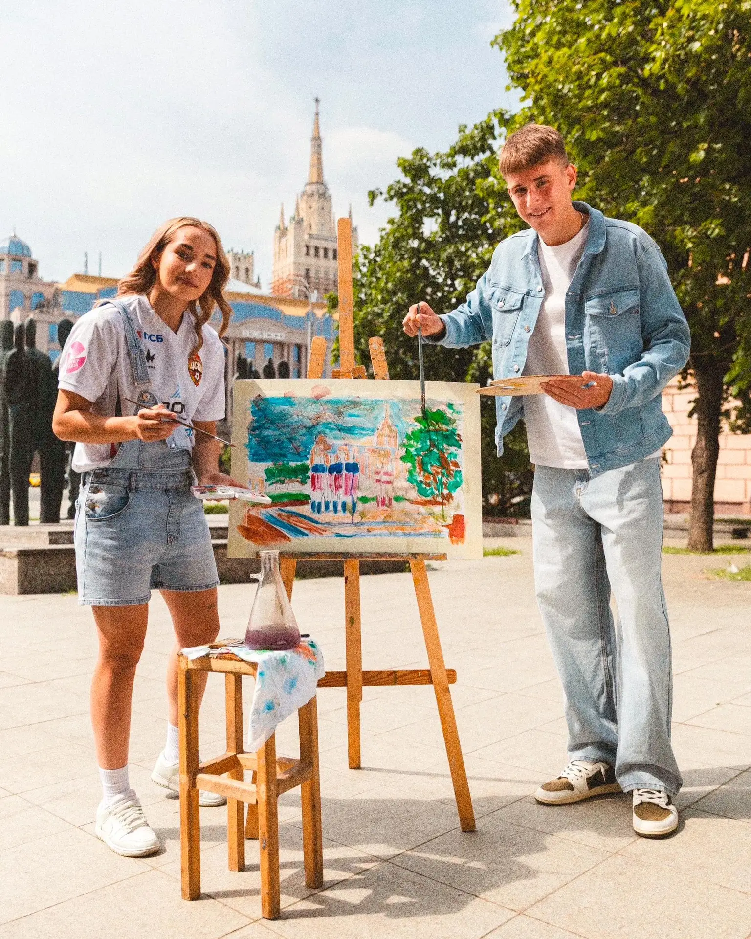 В эту субботу девчата из ЖФК ЦСКА сразятся в дерби за Суперкубок 👊🏻

Москва уже в красно-синих цве