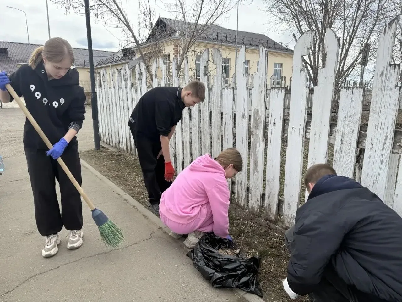 Одна команда — одно большое дело!   Наши волонтеры продолжают преображать мир вокруг себя. На этой н
