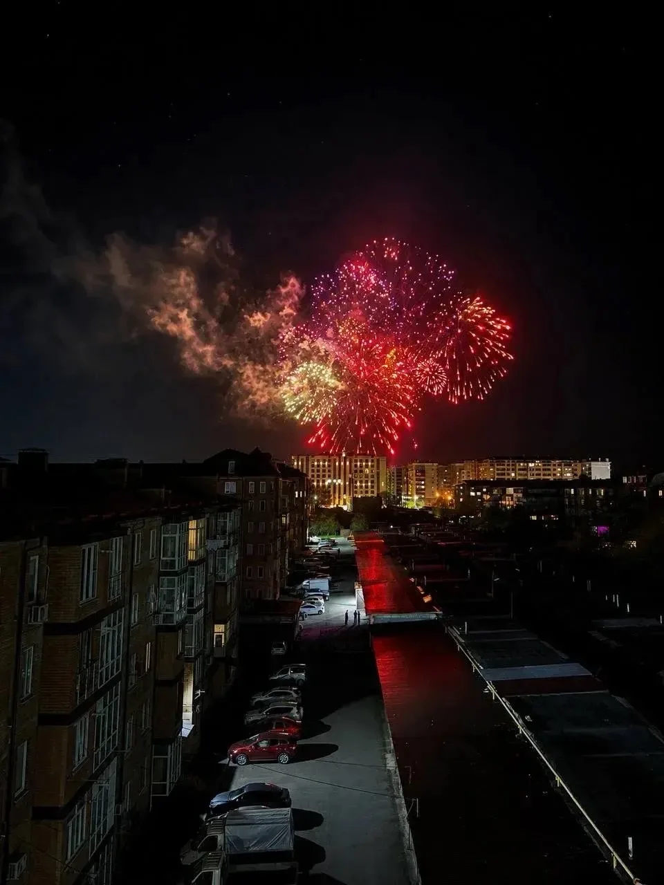 🎆Владикавказ завершил День Победы салютом  Праздничный день по традиции завершился артиллерийским са