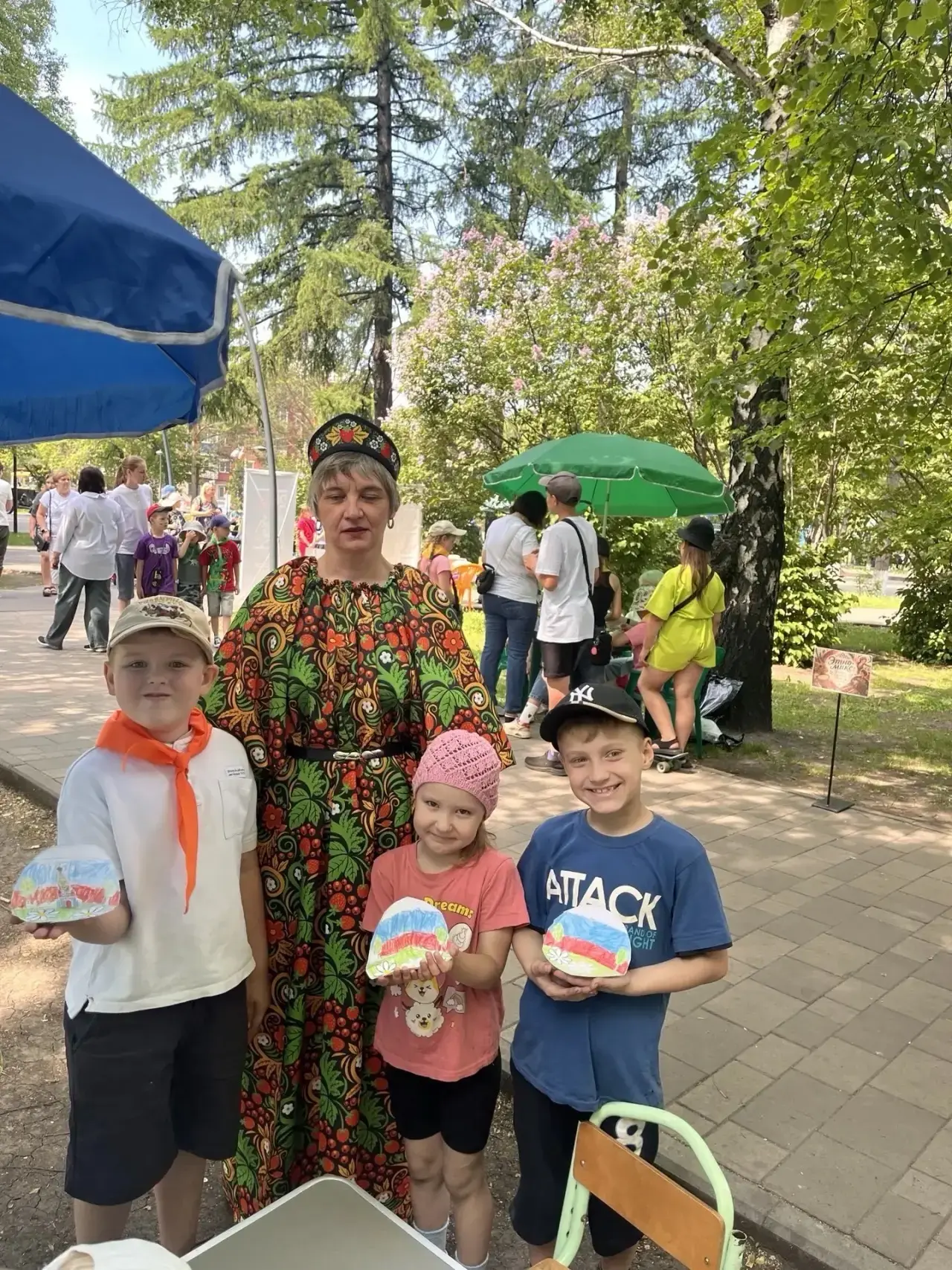 Педагоги детского сада № 48 отпраздновали День России вместе с горожанами!
В честь великого праздник