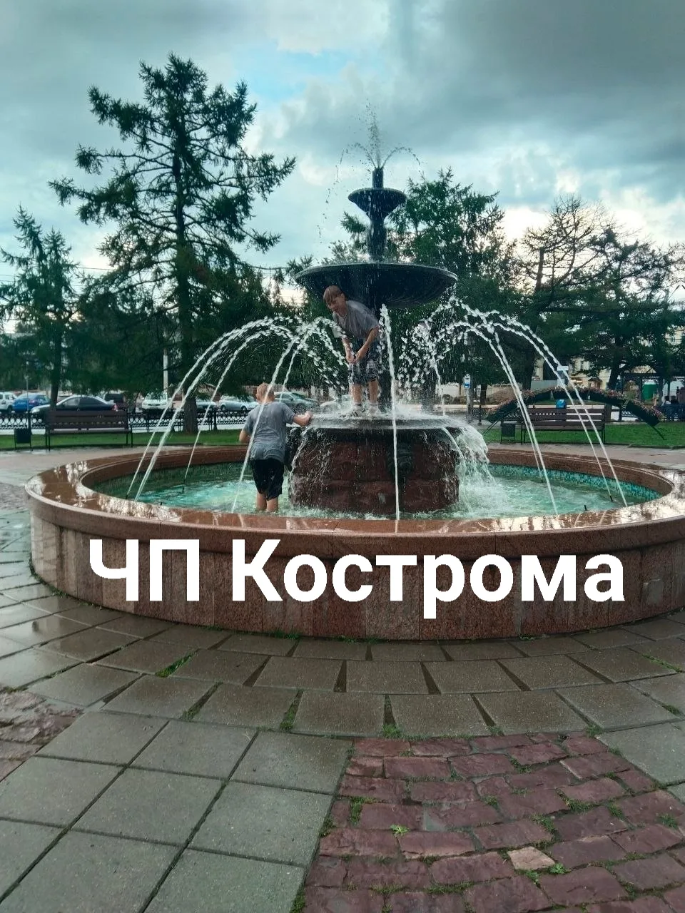 После дождичка в четверг можно и в фонтан...
Осталось пару дней до 2 августа