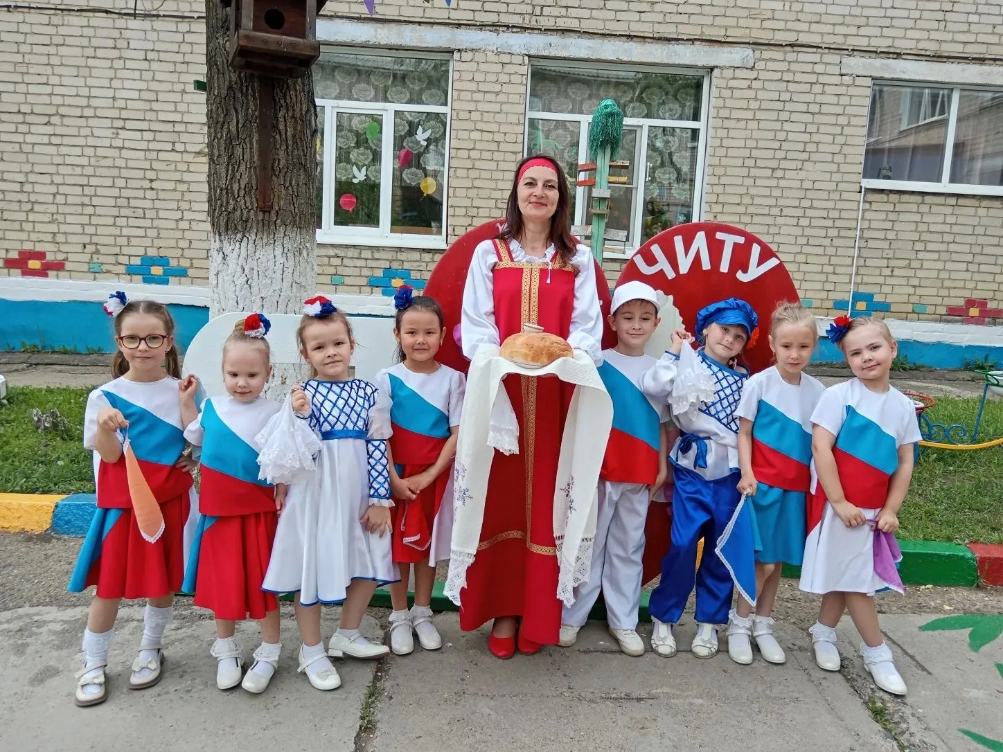 В МБДОУ «Детский сад № 44» ярко и патриотично отметили День России
Воспитанники читали трогательные 