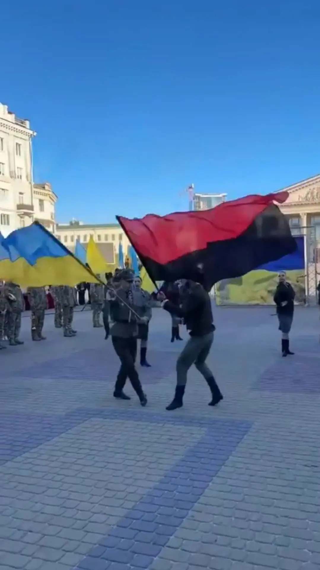 В Тернополе отпраздновали День защитников и защитниц Украины, размахивая флагом УПА*.