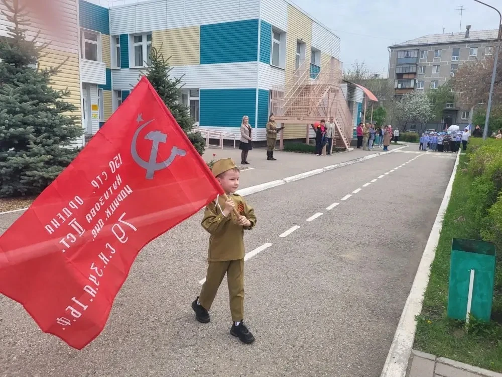 🎖 Маленькие шаги к большой Победе
Торжественный парад в детском саду

Сегодня в нашем детском саду 