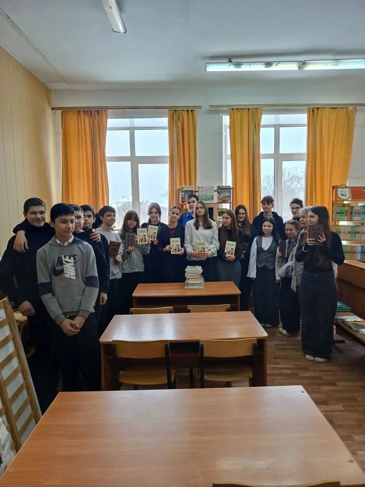 14 февраля — День книгодарения! Наши ученики и родители — лучшие! 📚✨  Пока все дарят валентинки, мы 