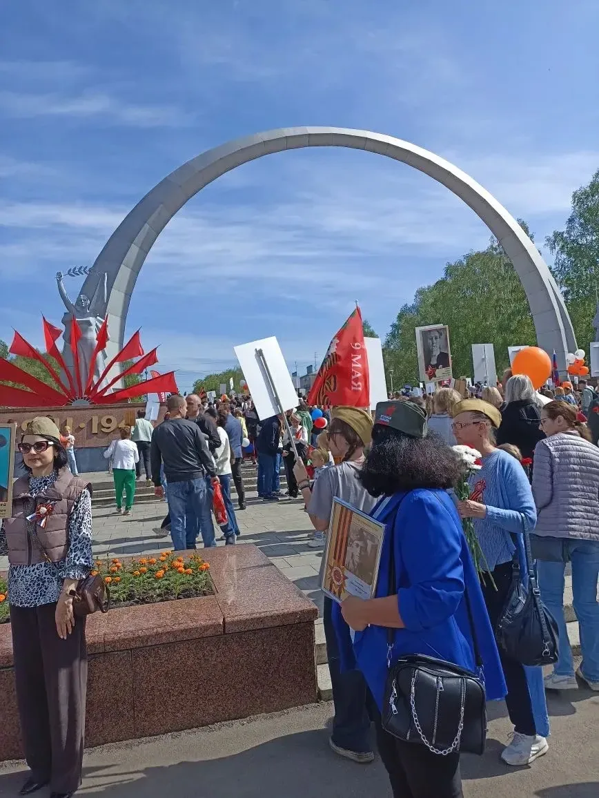 🇷🇺 Бессмертный полк МБОУ СОШ №13: 81 год подвига, который мы помним сердцем! 9 Мая в  этот знаменате