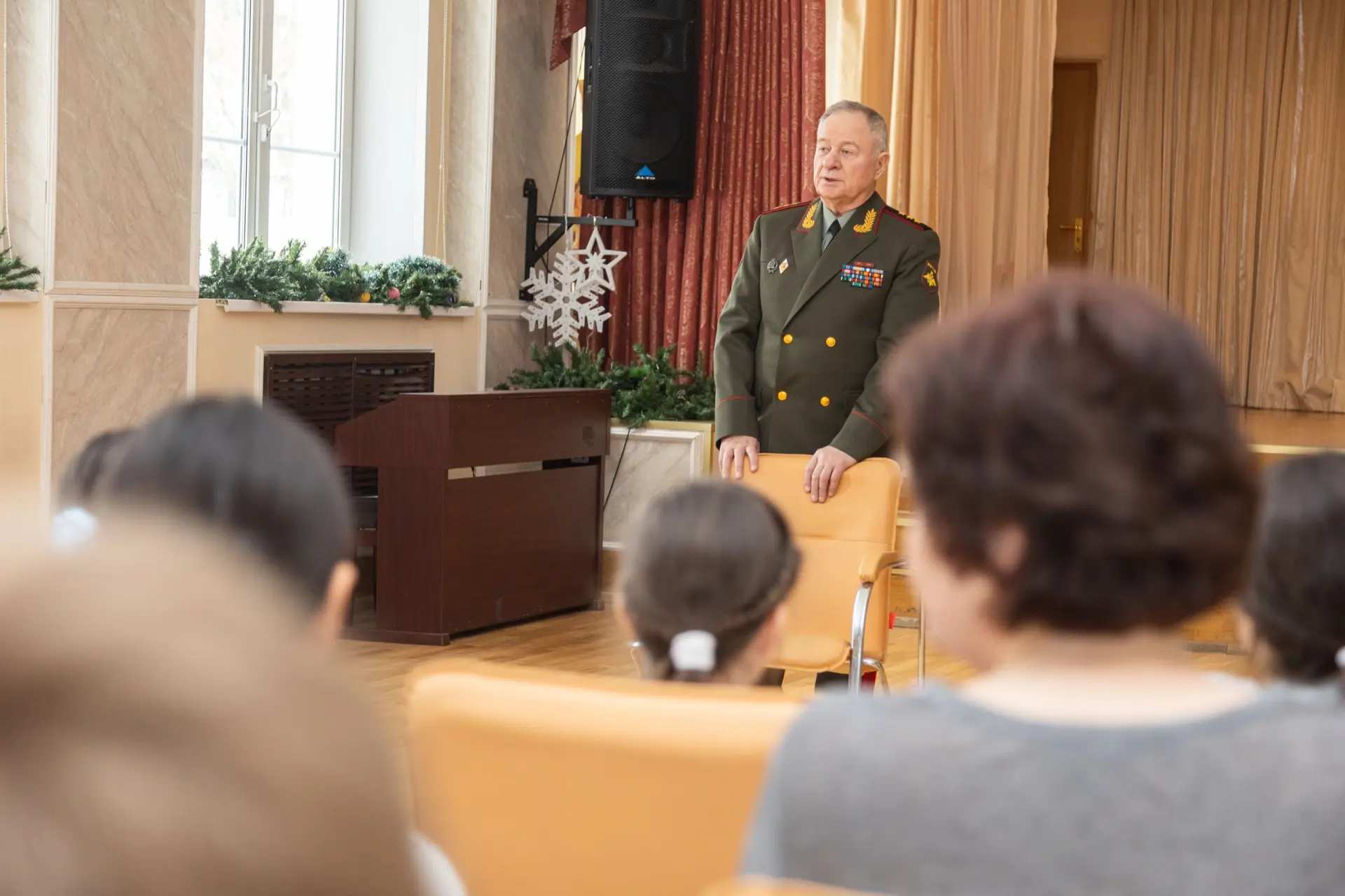 Встреча с Героем: Генерал-полковник Владимир Ильич Молтенский в нашей школе!🫡  ⭐️ Мы с гордостью при