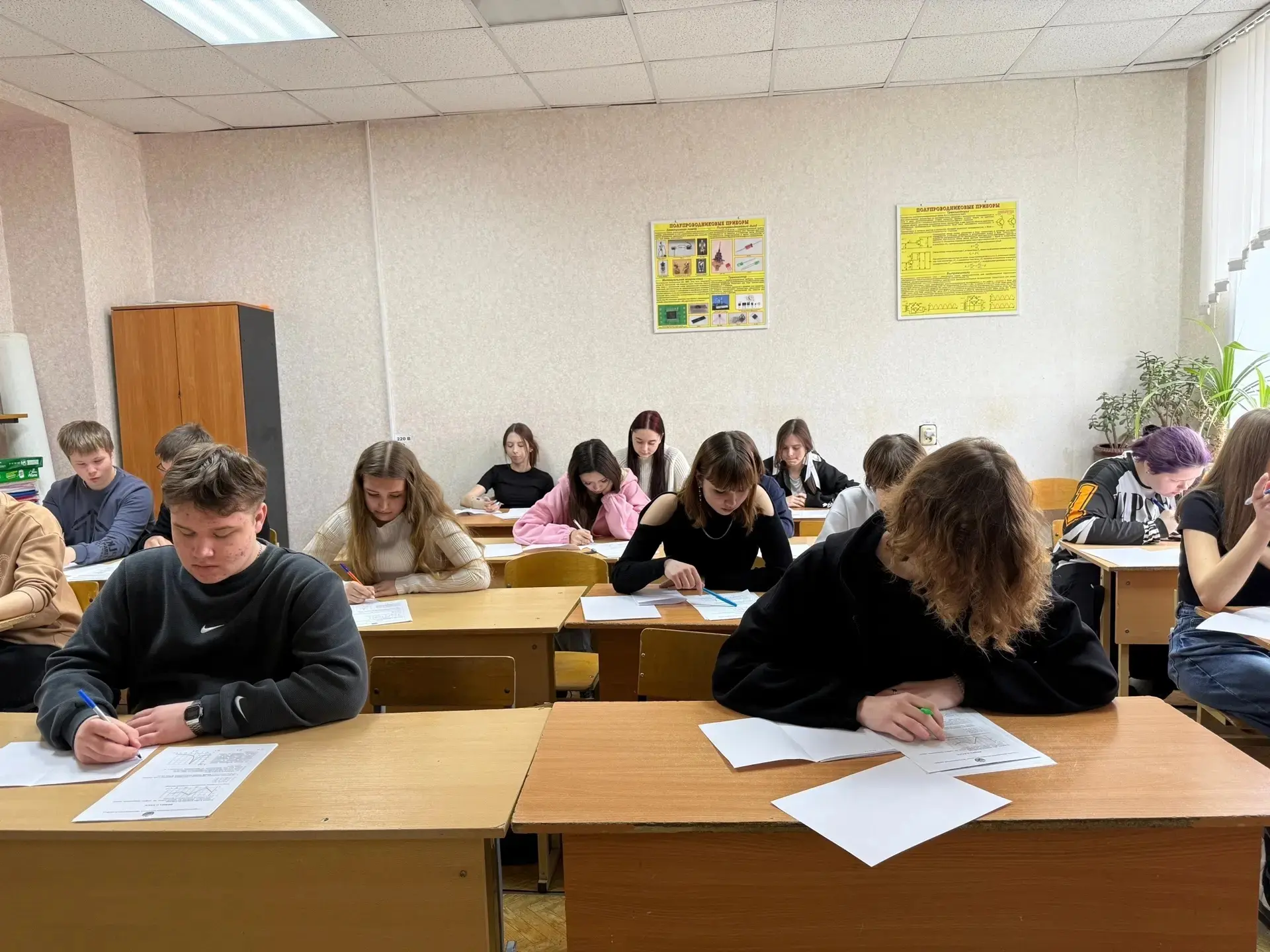 Дайджест событий Фестиваля 🛠️   Коротко о том, как прошли три главных события:  ⚡ Олимпиада по физик
