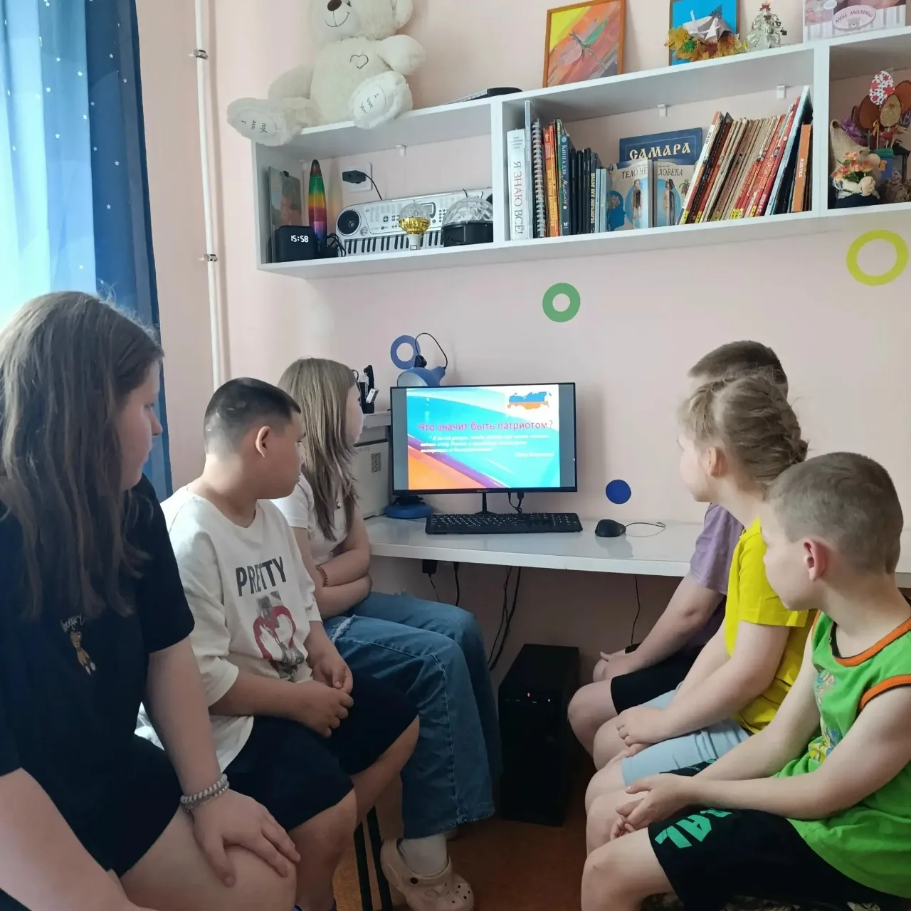 Воспитанники Центра обсудили важный вопрос: Что значит быть патриотом сегодня?
- Гордиться своими пр