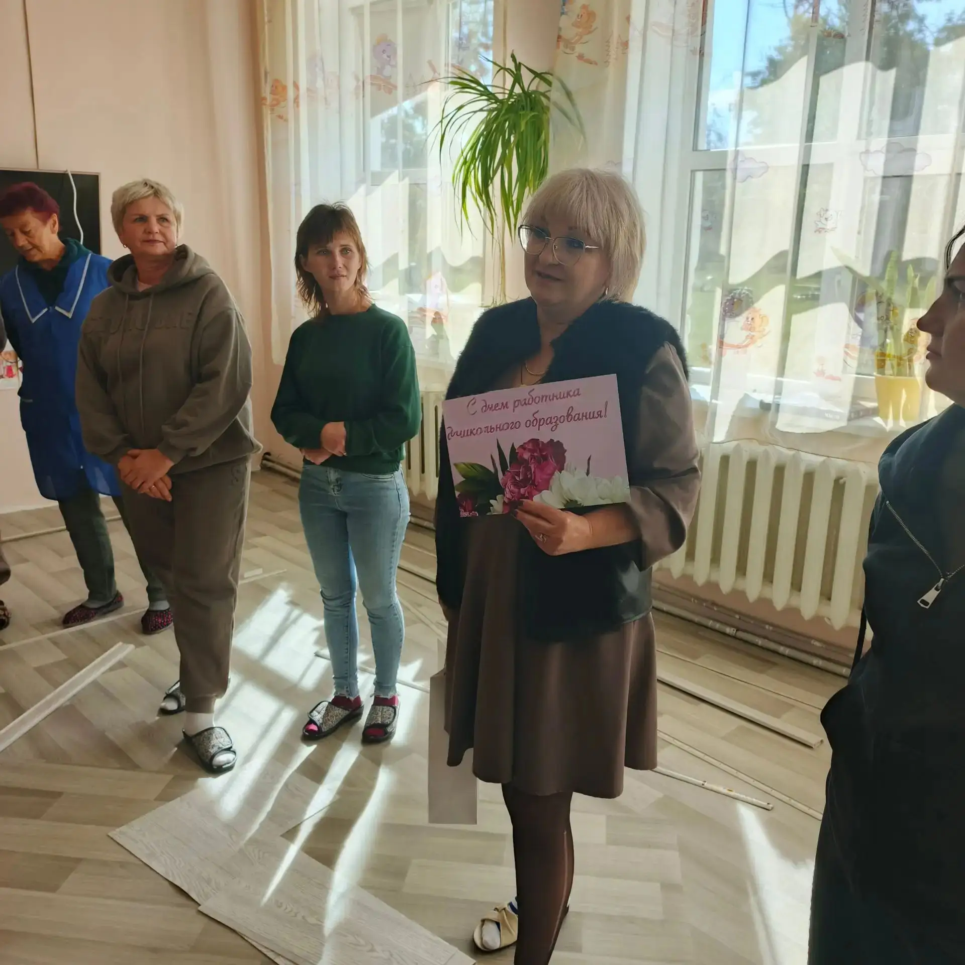 Работники Привольского поселкового дома культуры посетили Привольский детский сад "Солн...
