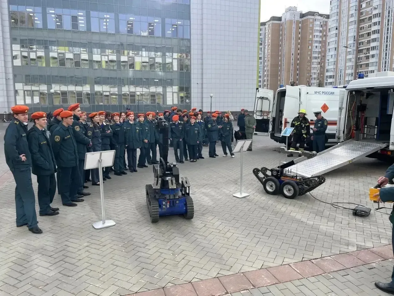 🚒 Роботы, служебные собаки и пожарная техника