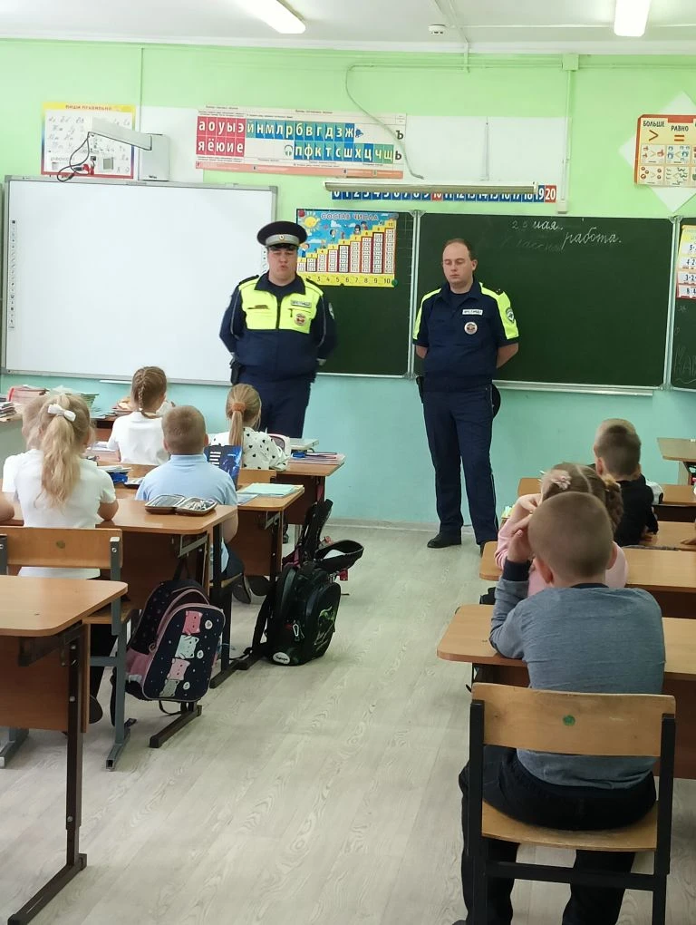 Первоклашки готовы к БЕЗОПАСНЫМ КАНИКУЛАМ.