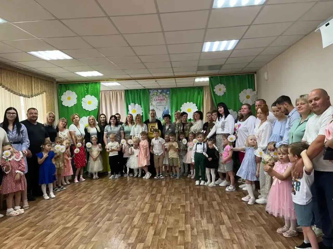 💐 Тепло сердец в старшей группе №2: как прошел День семьи, любви и верности!
Сегодня в старшей груп