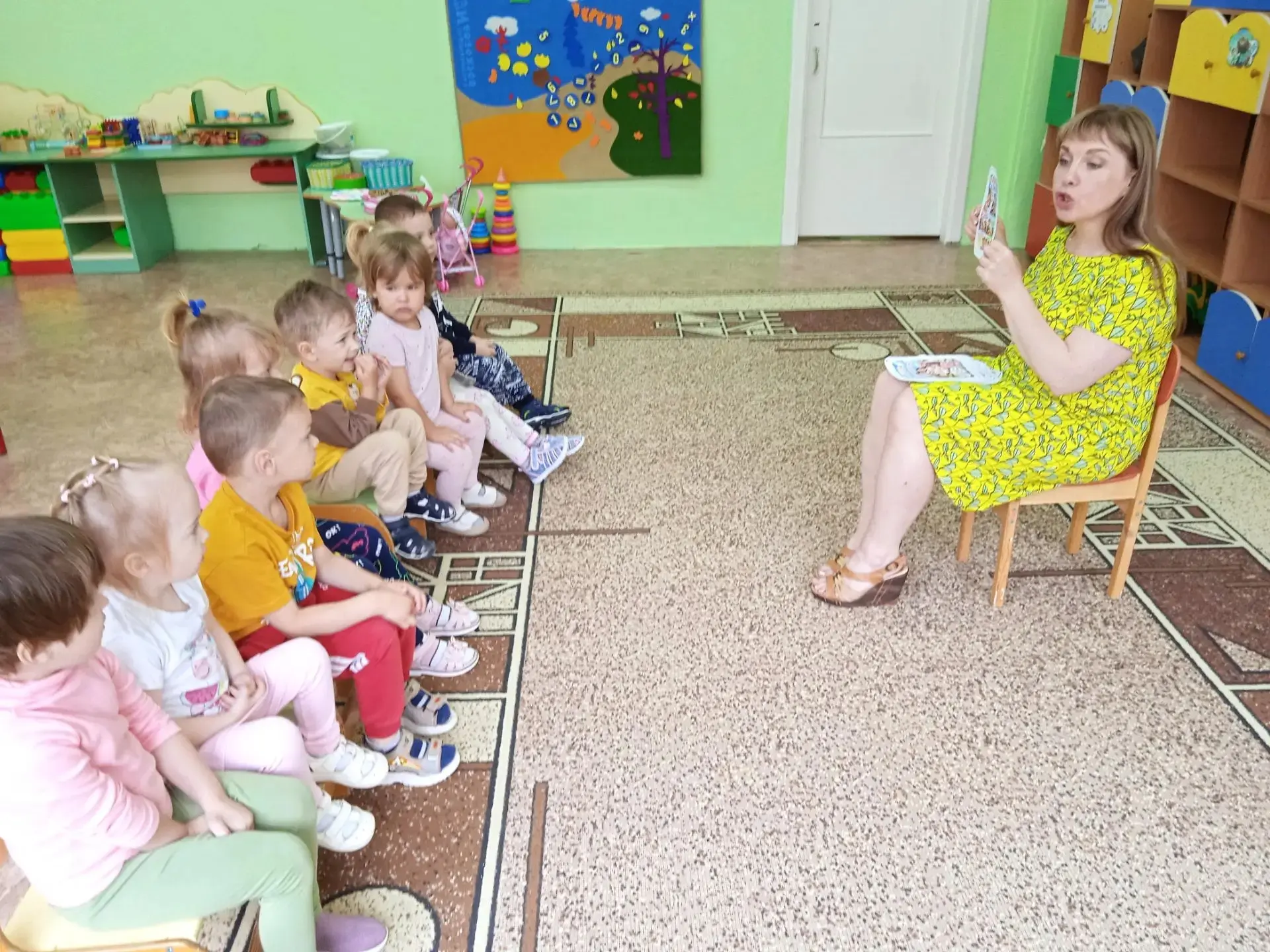 День семьи, любви и верности во 2 младшей группе!

Воспитатель Минеева Е.О.