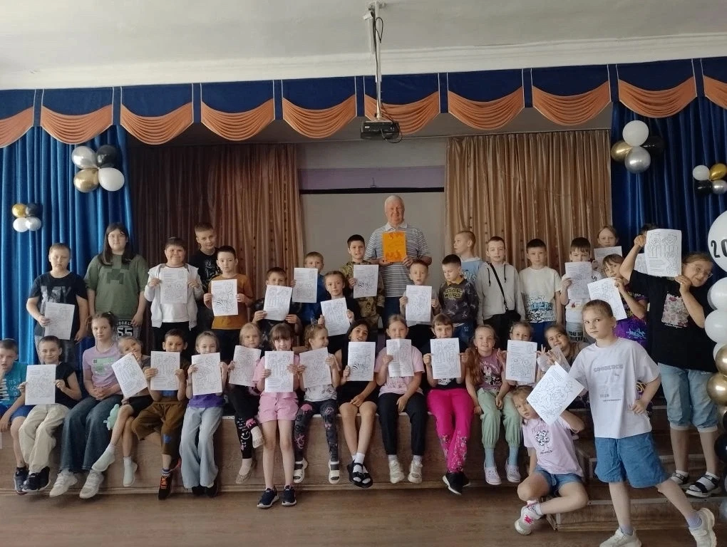 🍊📚 В гостях у "Апельсина": встреча с детским писателем!