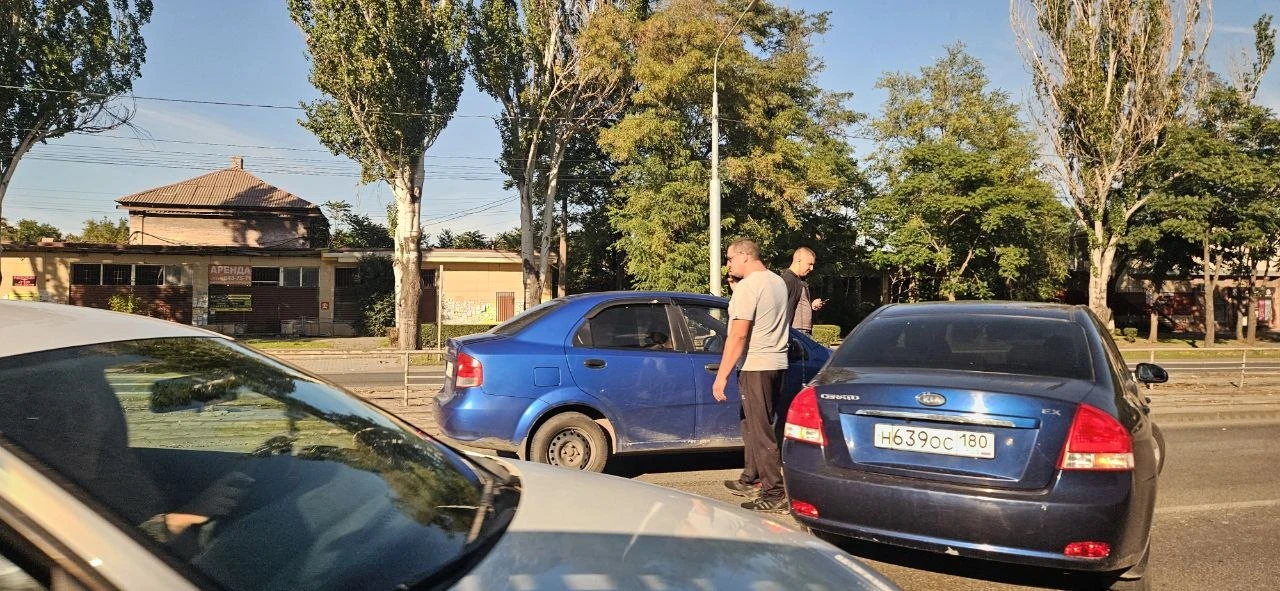 Сегодняшнее ДТП по проспекту Ильича перед магазином Молоко, Инструмент. М ㅤ