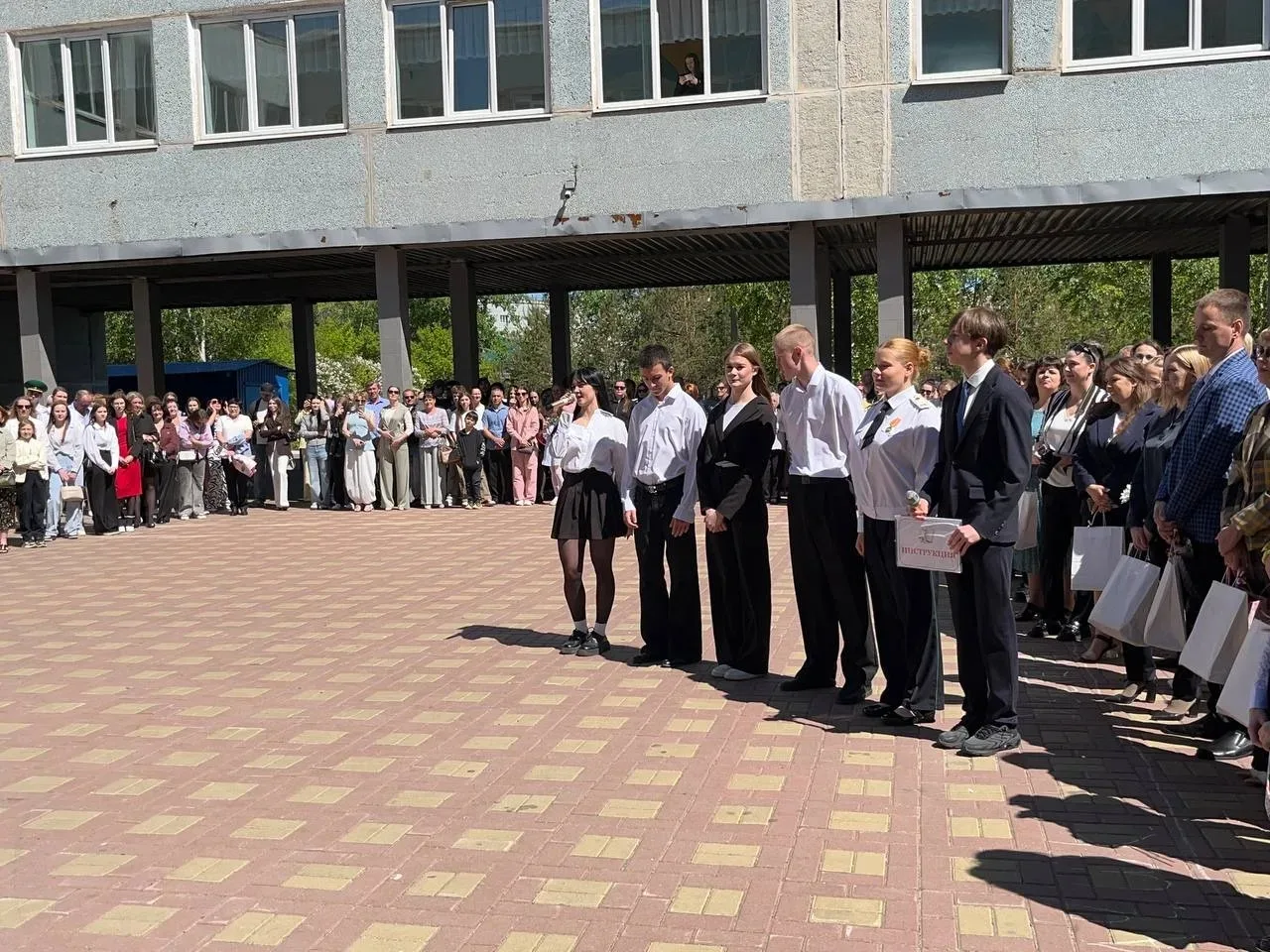 🎓 Последний звонок: гимн юности и мечтам!  Сегодня в  гимназии прозвучал последний звонок для одинна