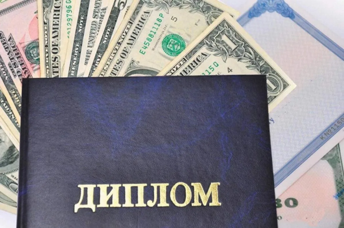 В Верхнеуральске замдиректора техникума предстанет перед судом за продажу дипломов.